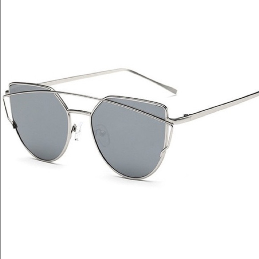 NWT Mirrored Statement Sunnies - Picture 4 of 6